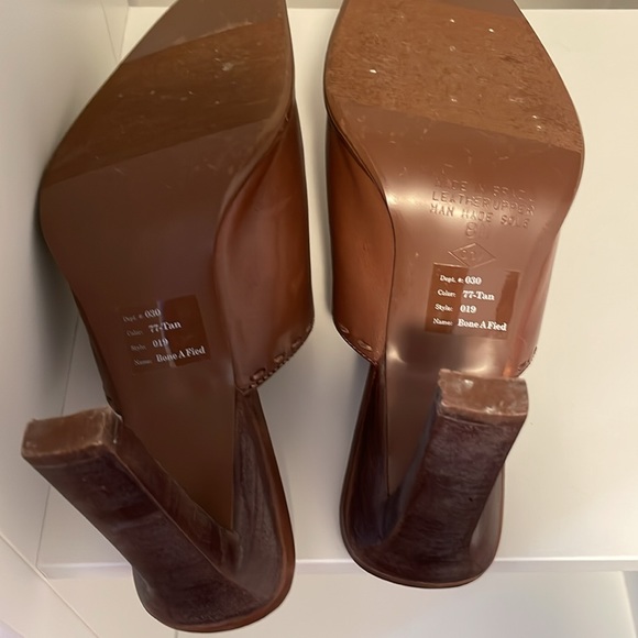 Tan mules size 8 - Picture 3 of 6